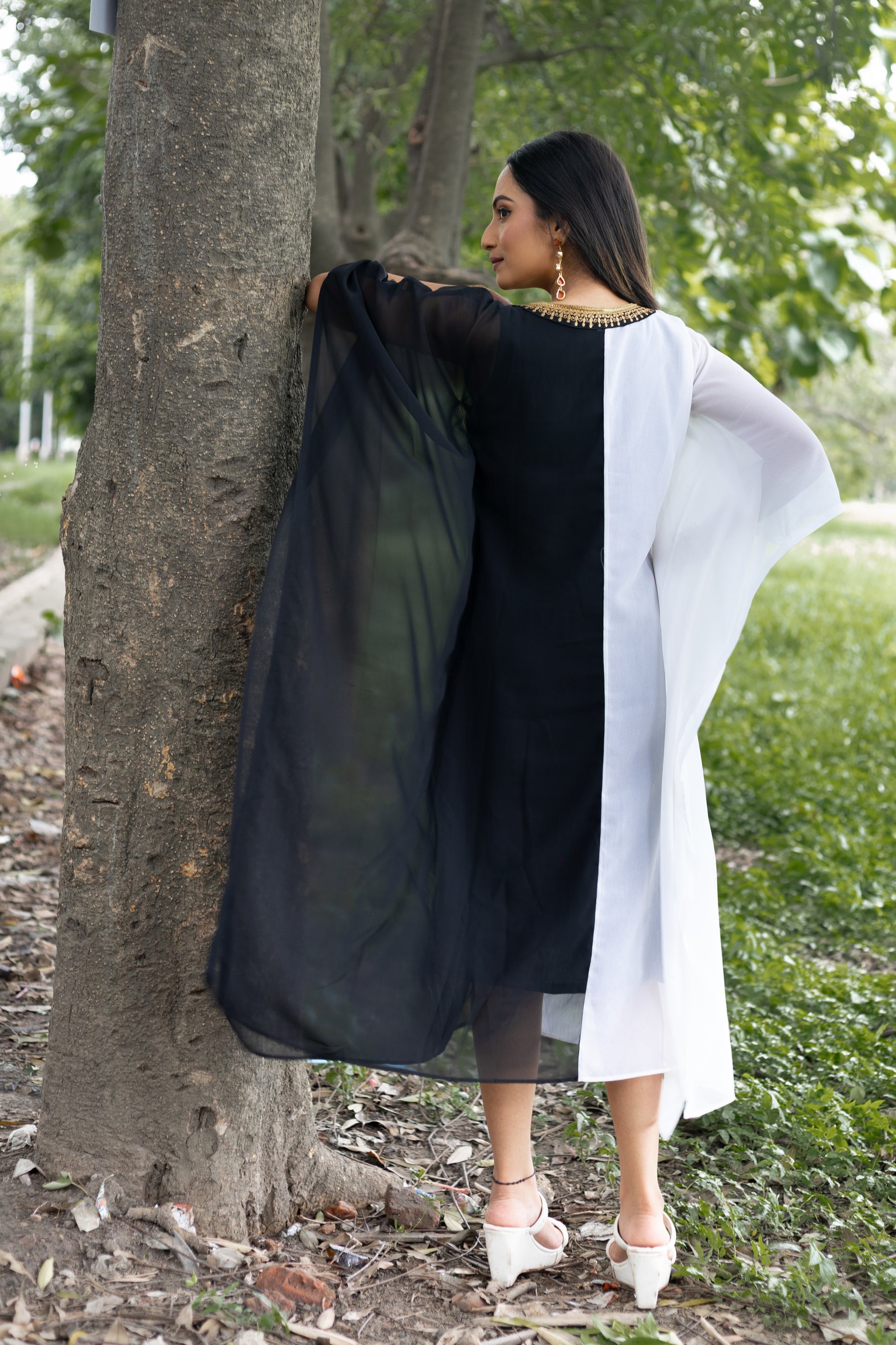 Women's White and Black Georgette Kaftan - Keya Seth Exclusive