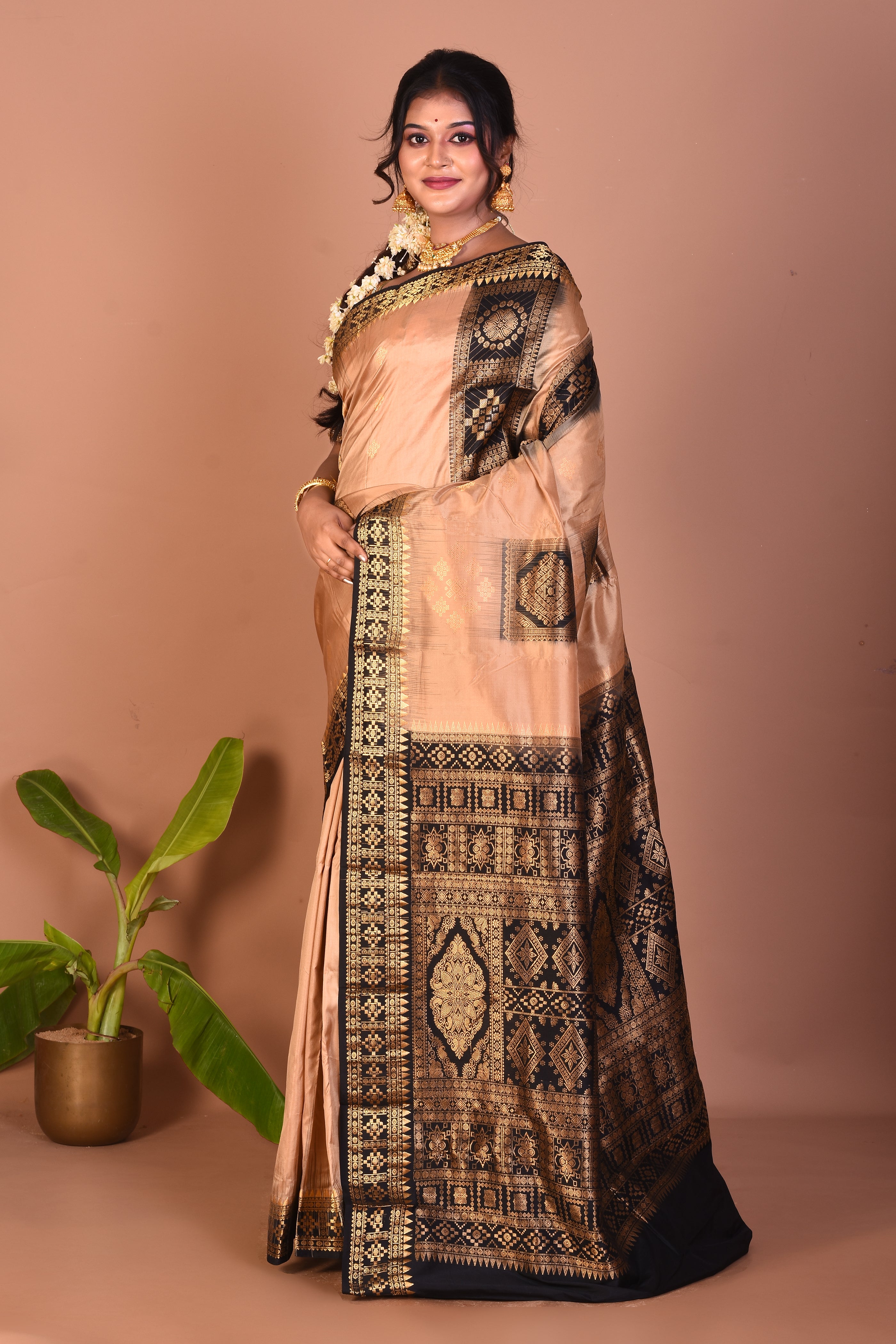 Offwhite Pure Kanjivaram Silk Saree - Keya Seth Exclusive