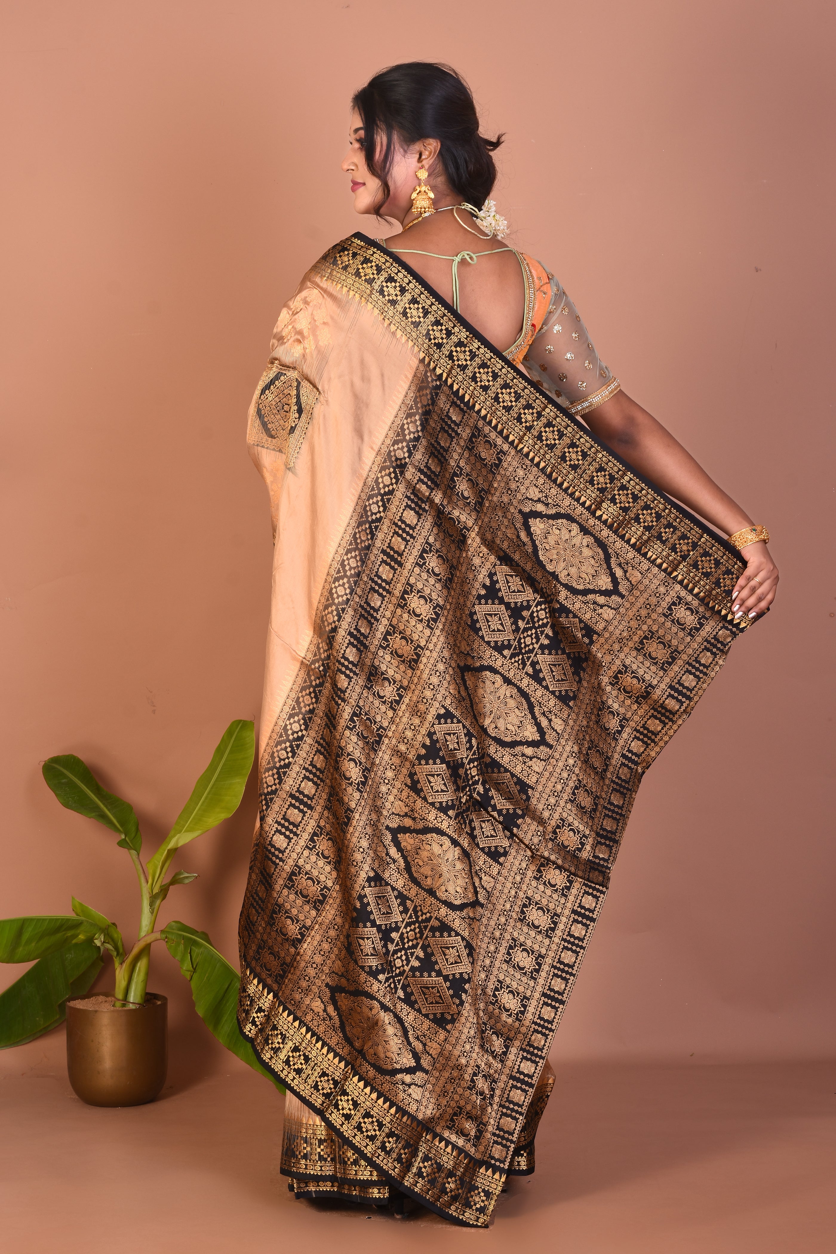 Offwhite Pure Kanjivaram Silk Saree - Keya Seth Exclusive