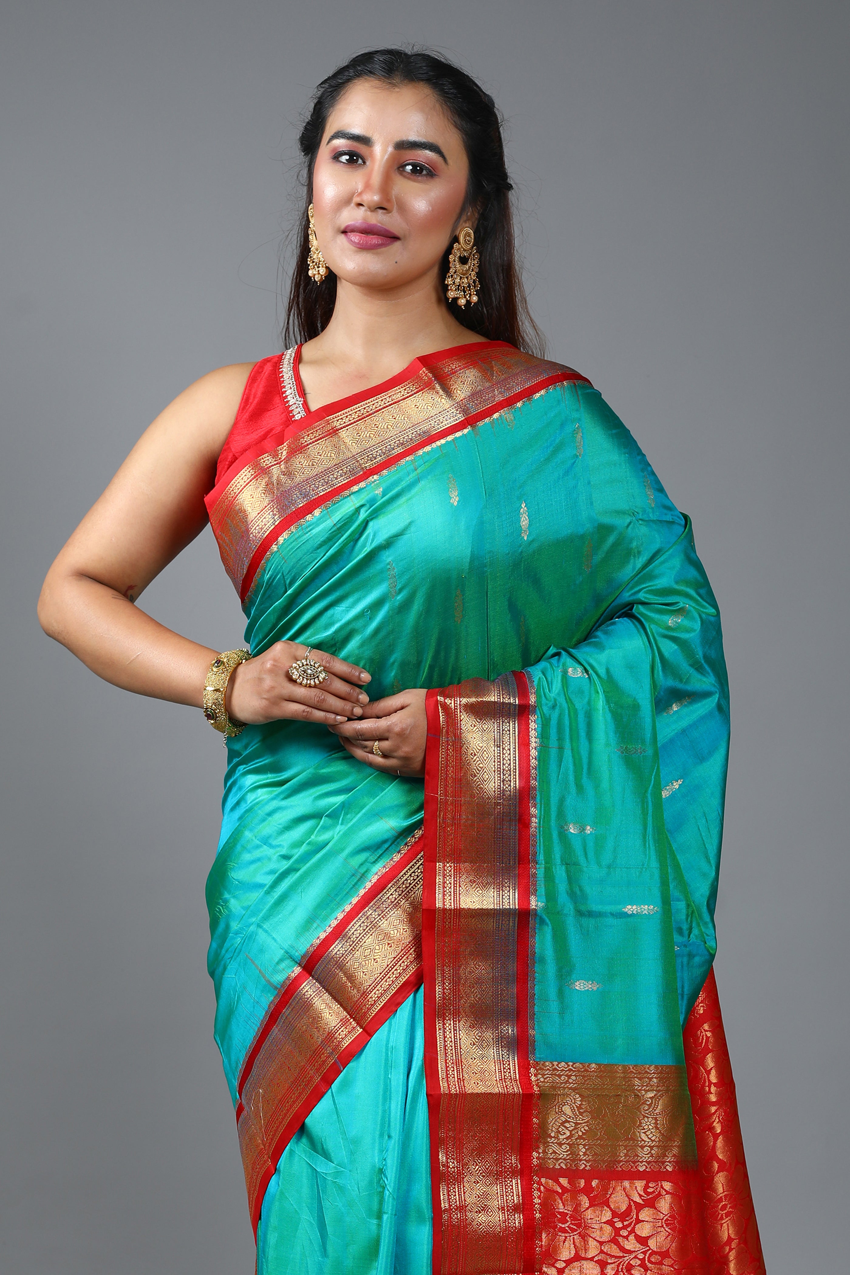 Dual Tone Green Blended Kanjivaram Silk Saree