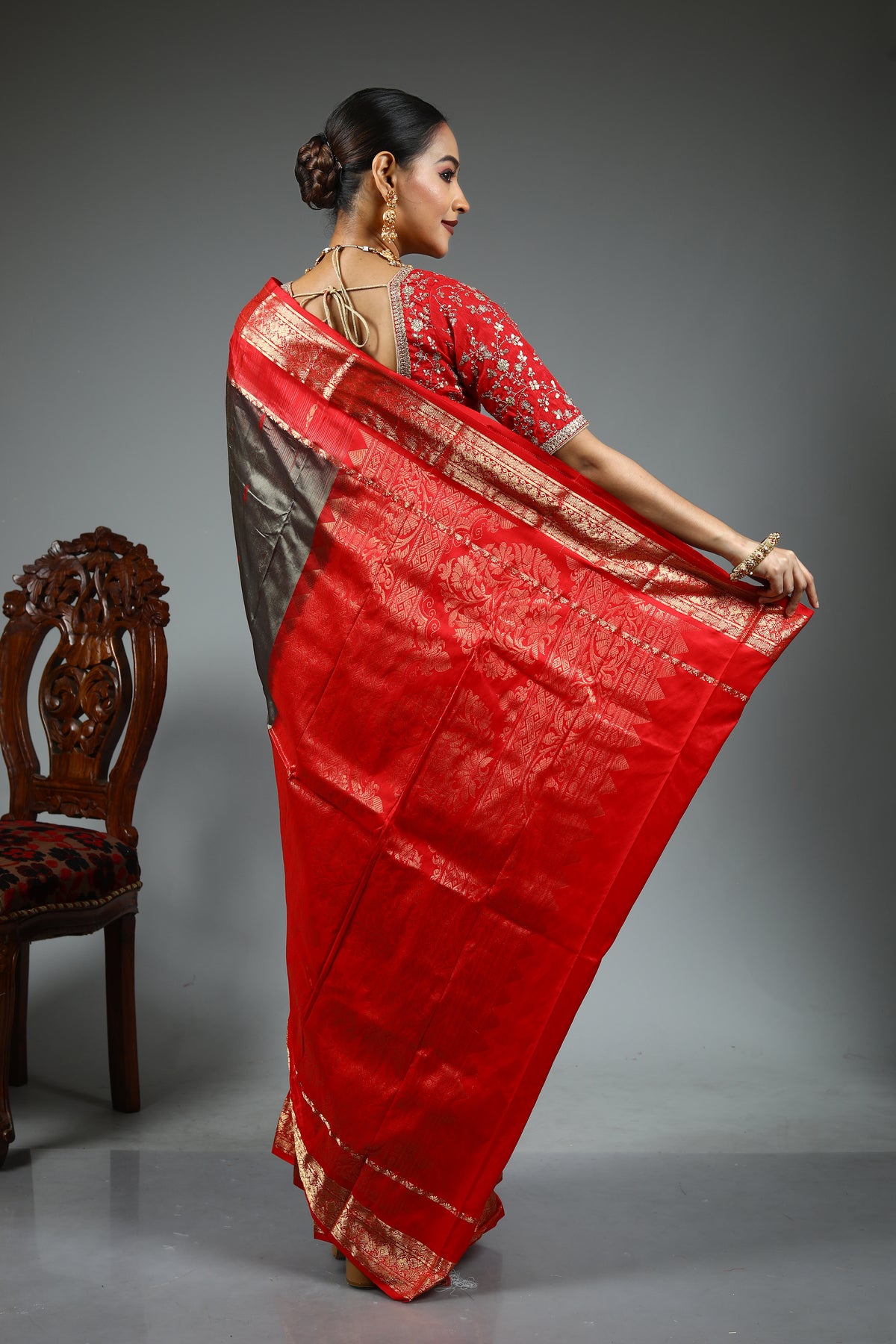 Grey Dual Tone Pure Kanjivaram Silk Saree