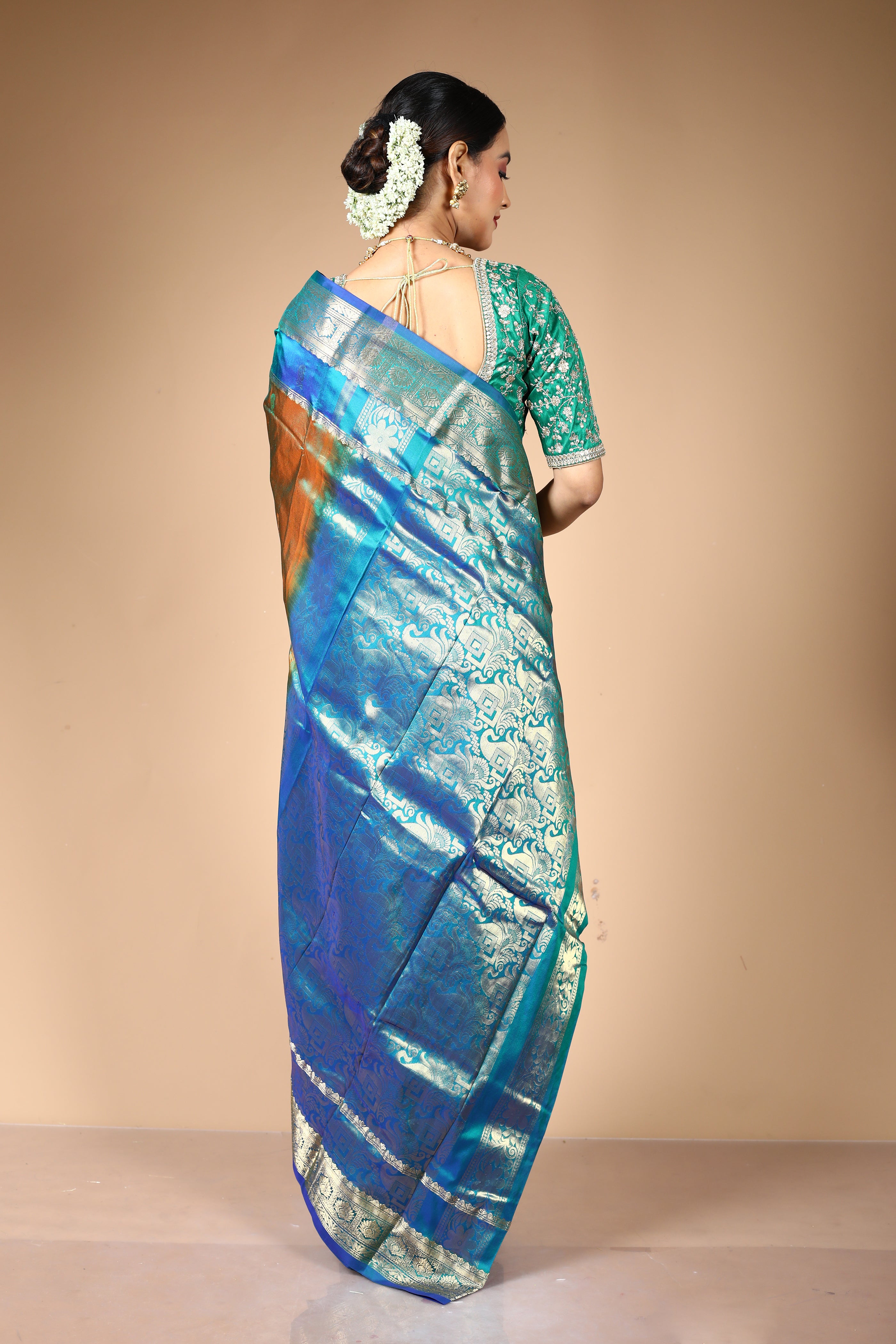 Dual Tone Green Kanjivaram Silk Saree