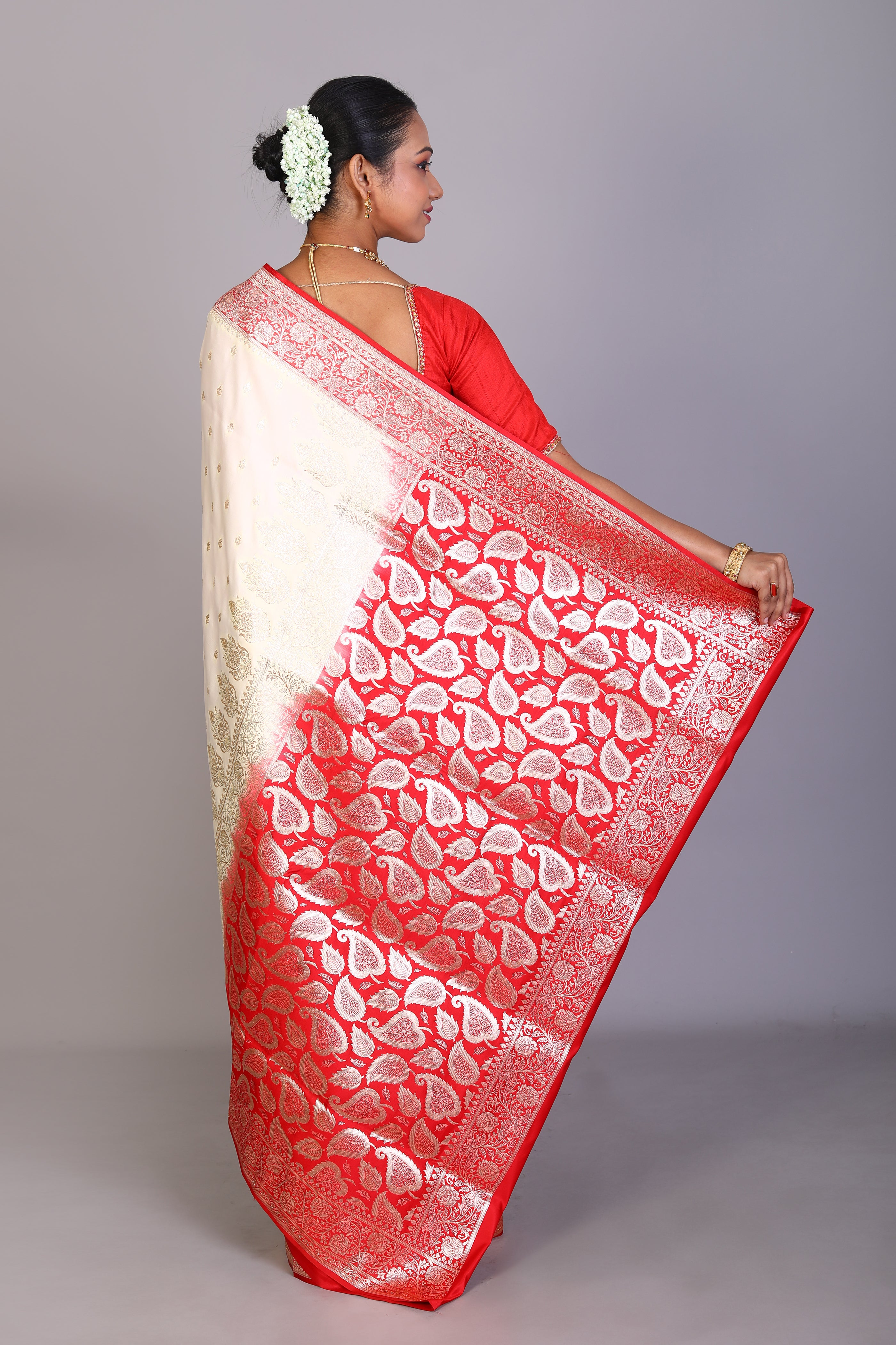 Offwhite Blended Banarasi Saree - Keya Seth Exclusive