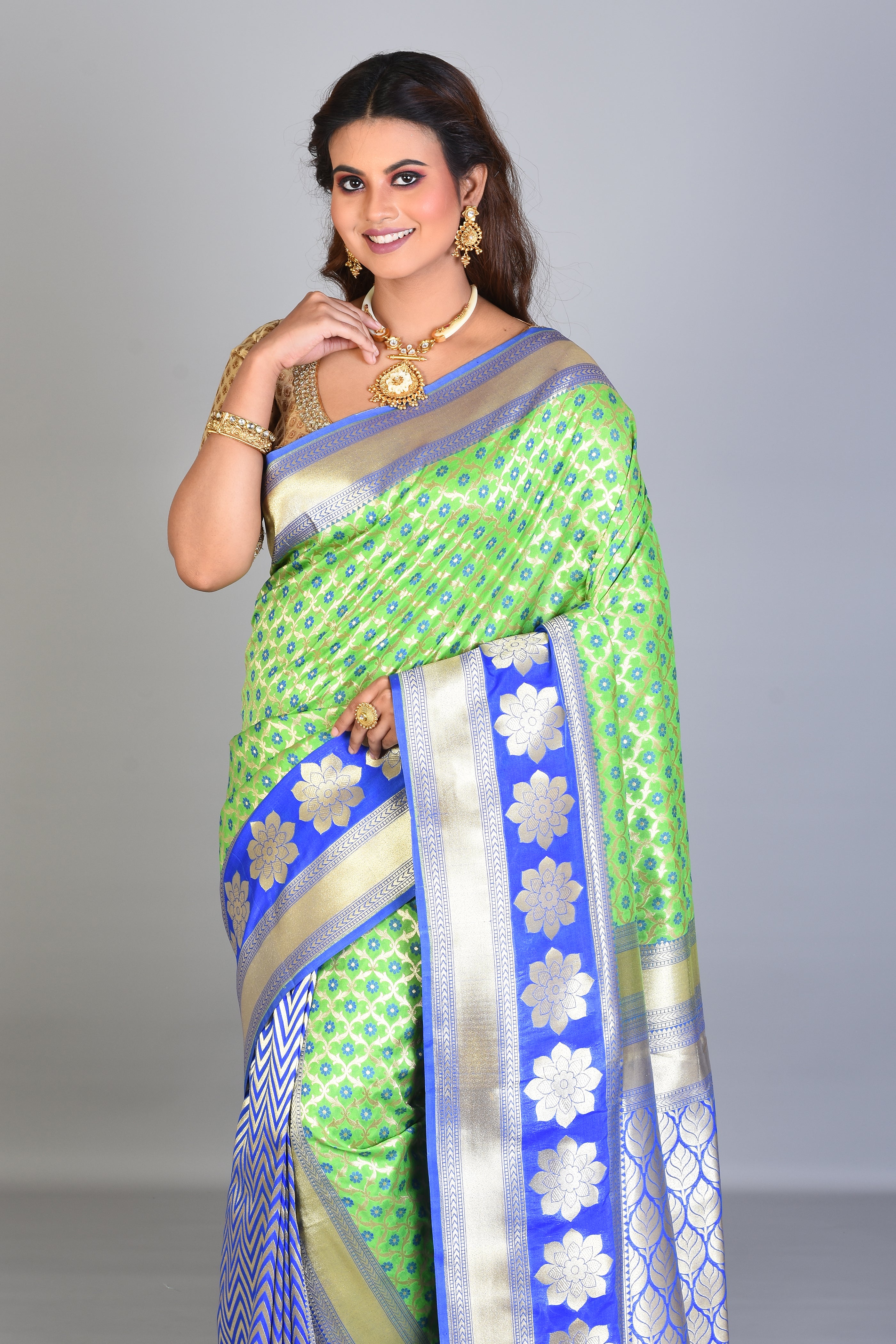 Green Patli Pallu Blended Silk Saree with Blue Borders - Keya Seth Exclusive