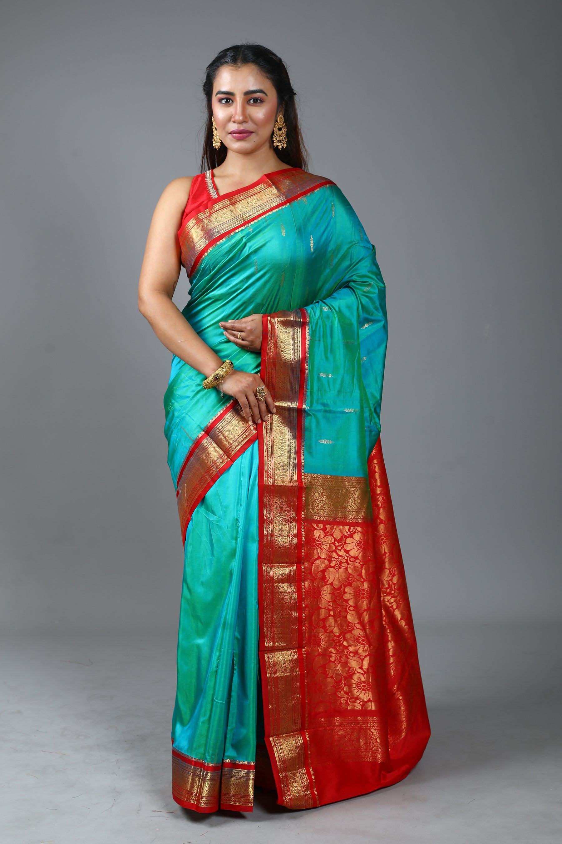 Dual Tone Green Blended Kanjivaram Silk Saree