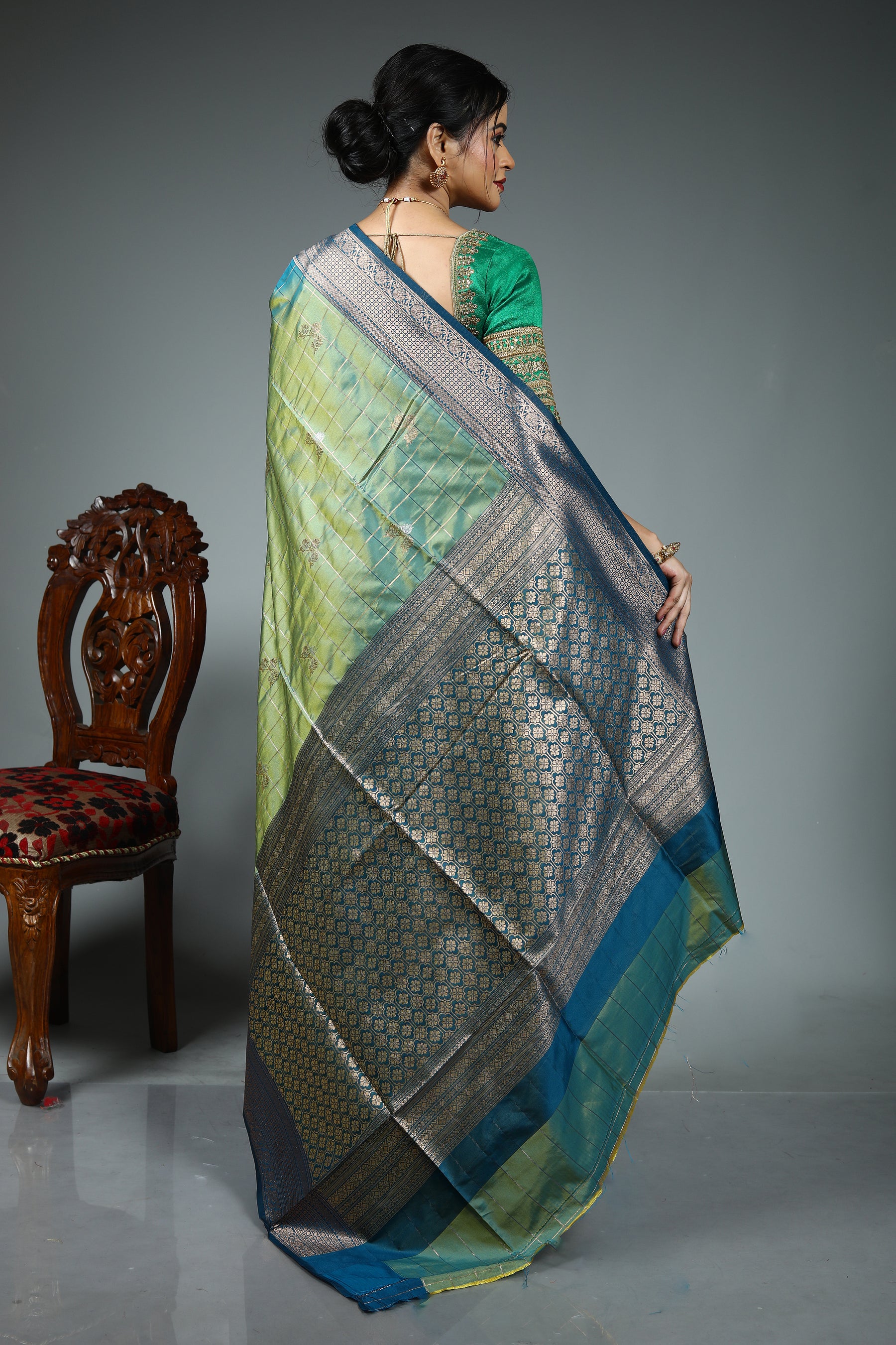 Dual Tone Green Blended Silk Saree