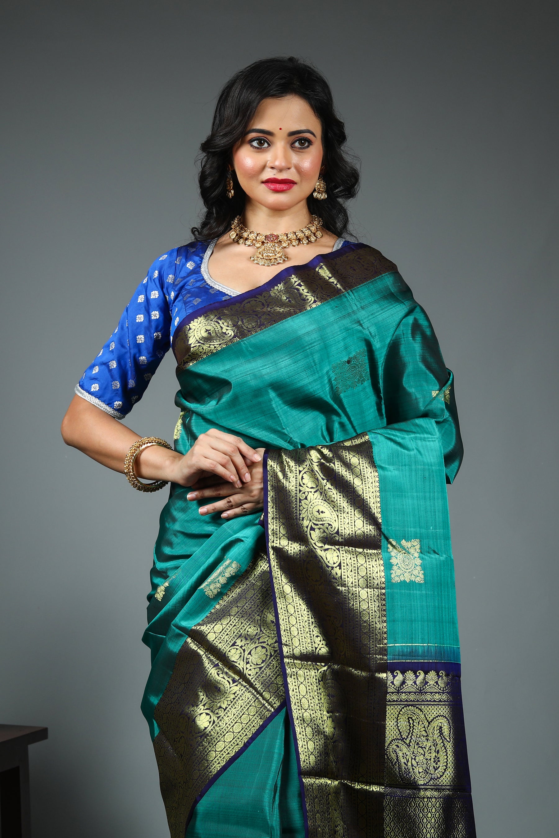 Dual Tone Green Pure Kanjivaram Silk Saree