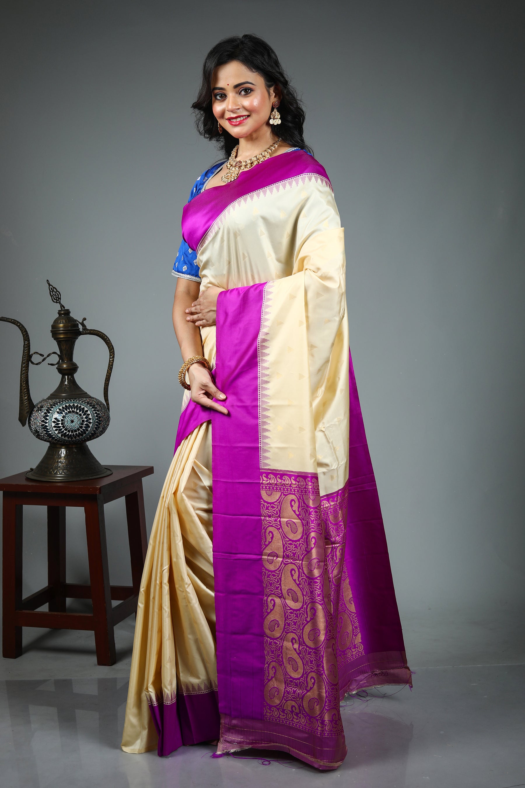 Offwhite Blended Gadwal Silk Saree