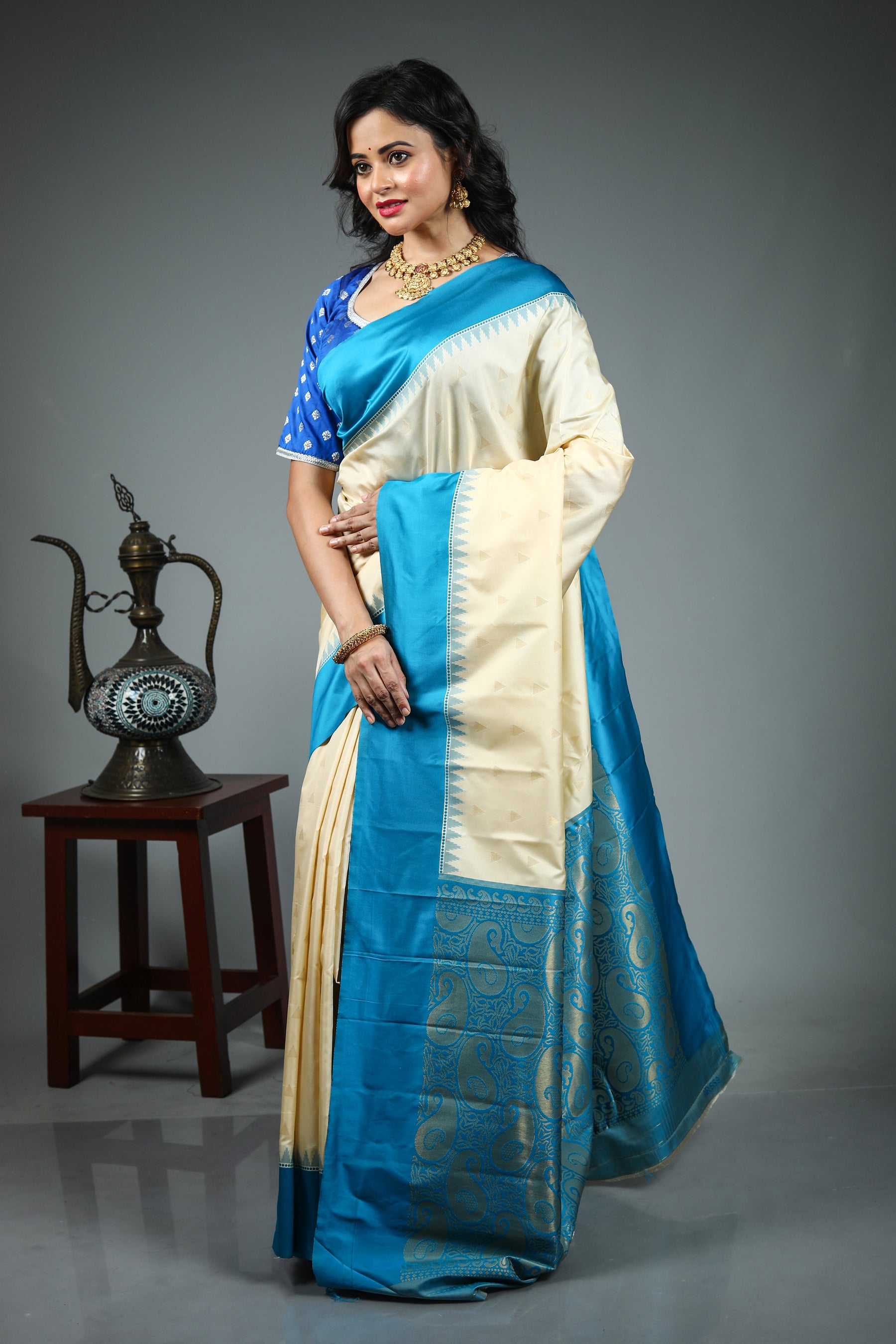 Offwhite Blended Gadwal Silk Saree