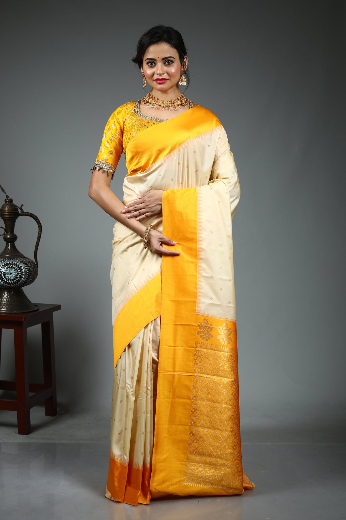 Offwwhite Blended Gadwal Saree