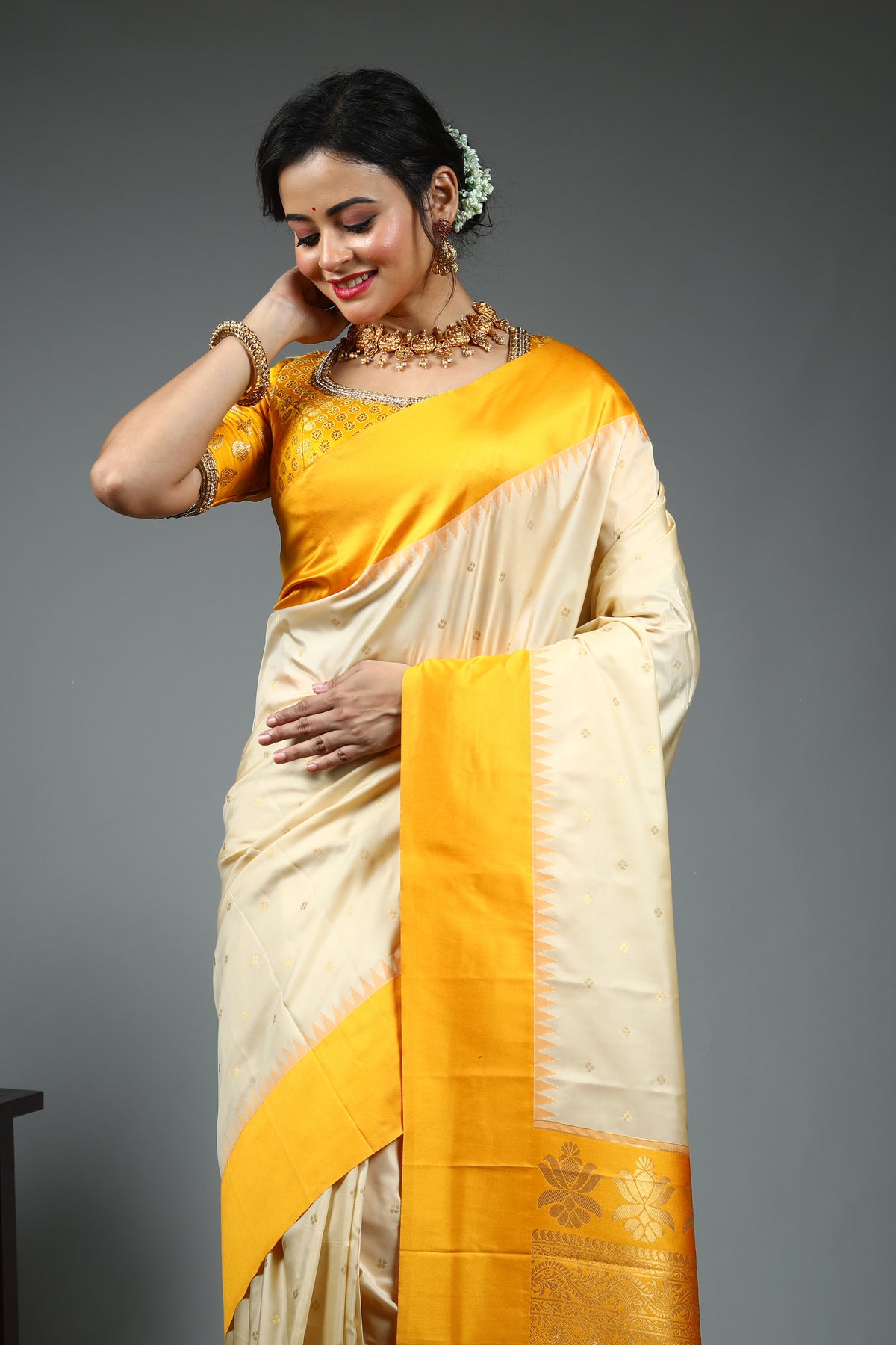 Offwwhite Blended Gadwal Saree