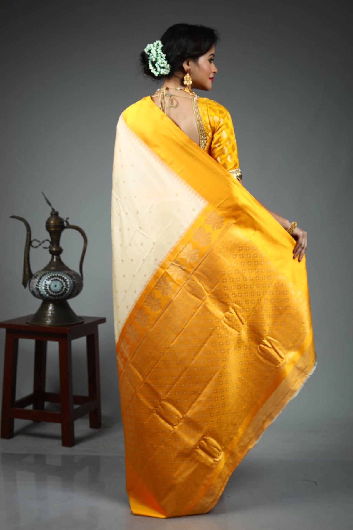 Offwwhite Blended Gadwal Saree