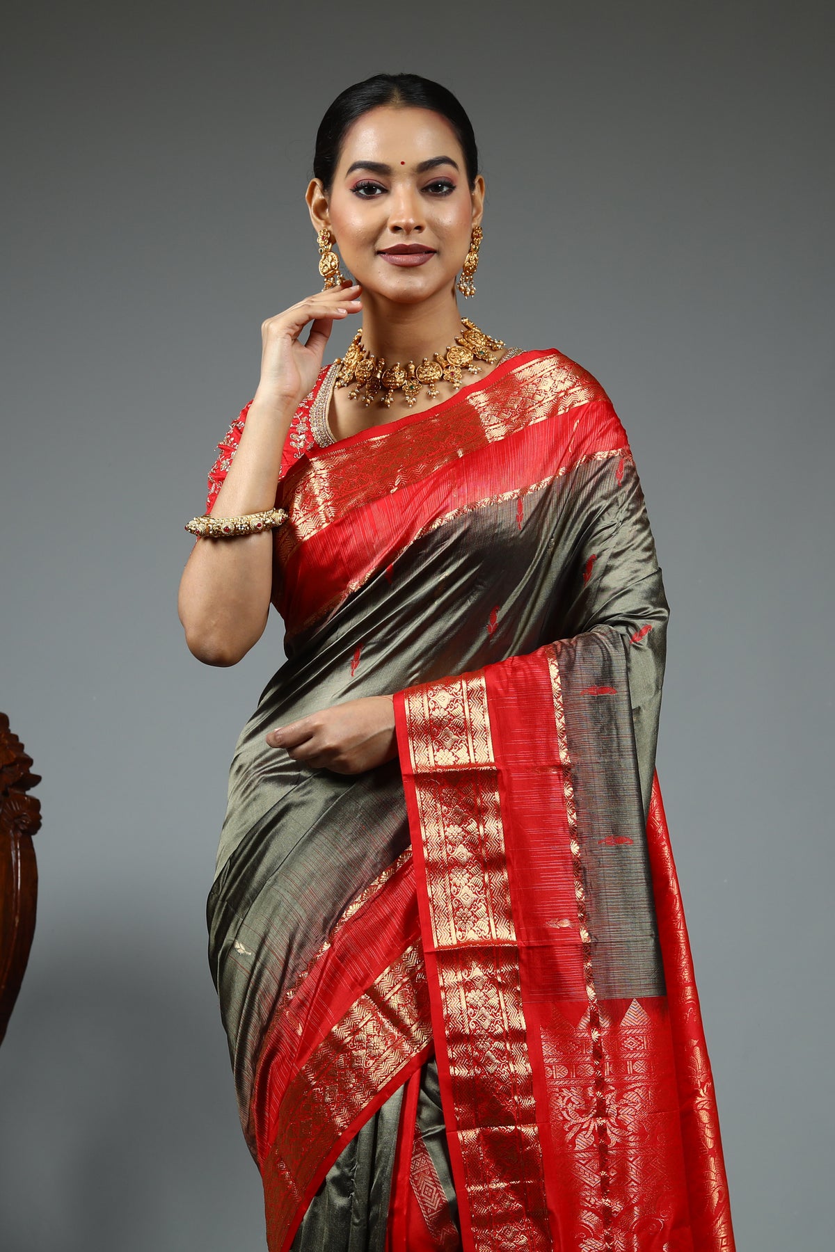 Grey Dual Tone Pure Kanjivaram Silk Saree