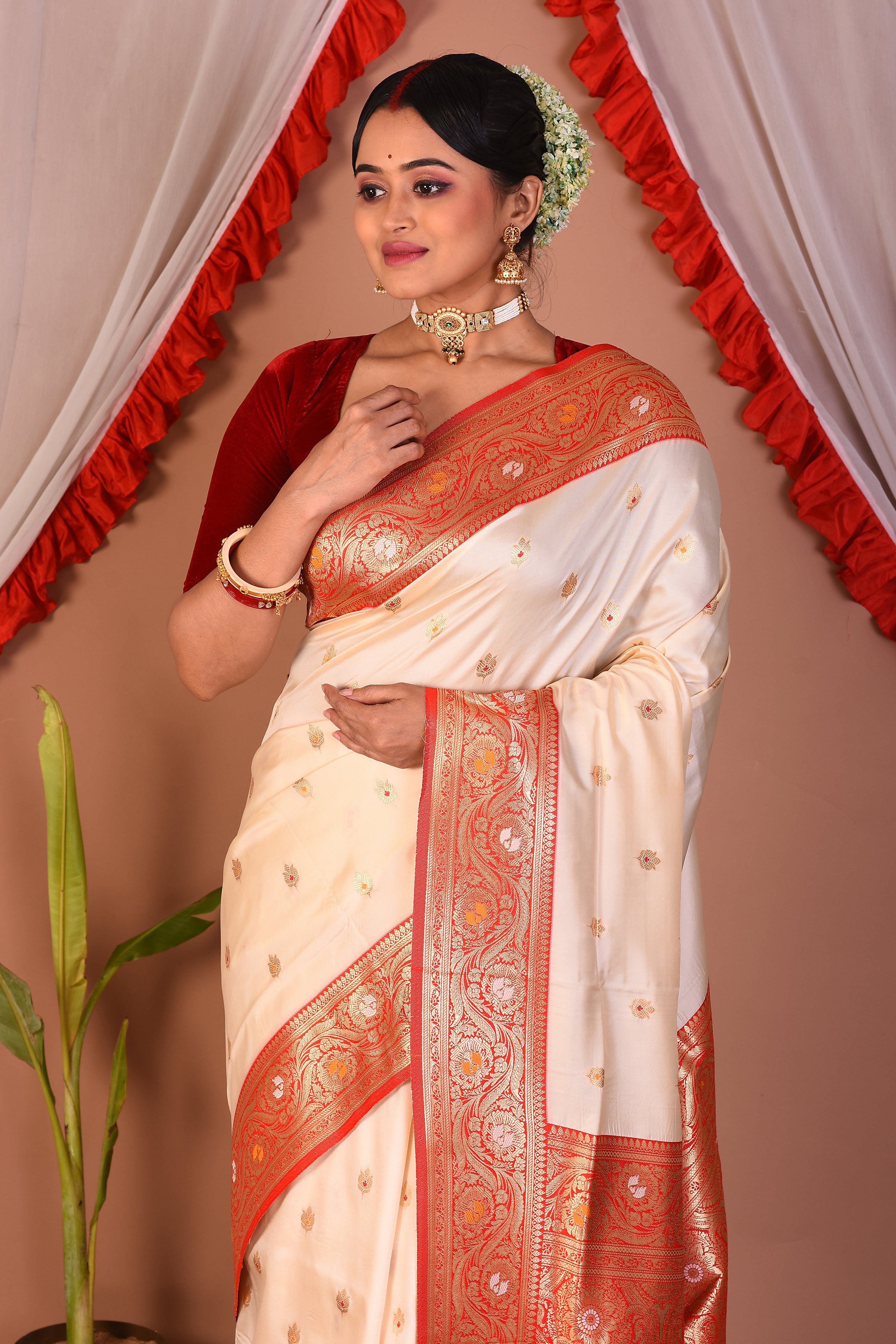 Offwhite Blended Mashru Silk Saree - Keya Seth Exclusive
