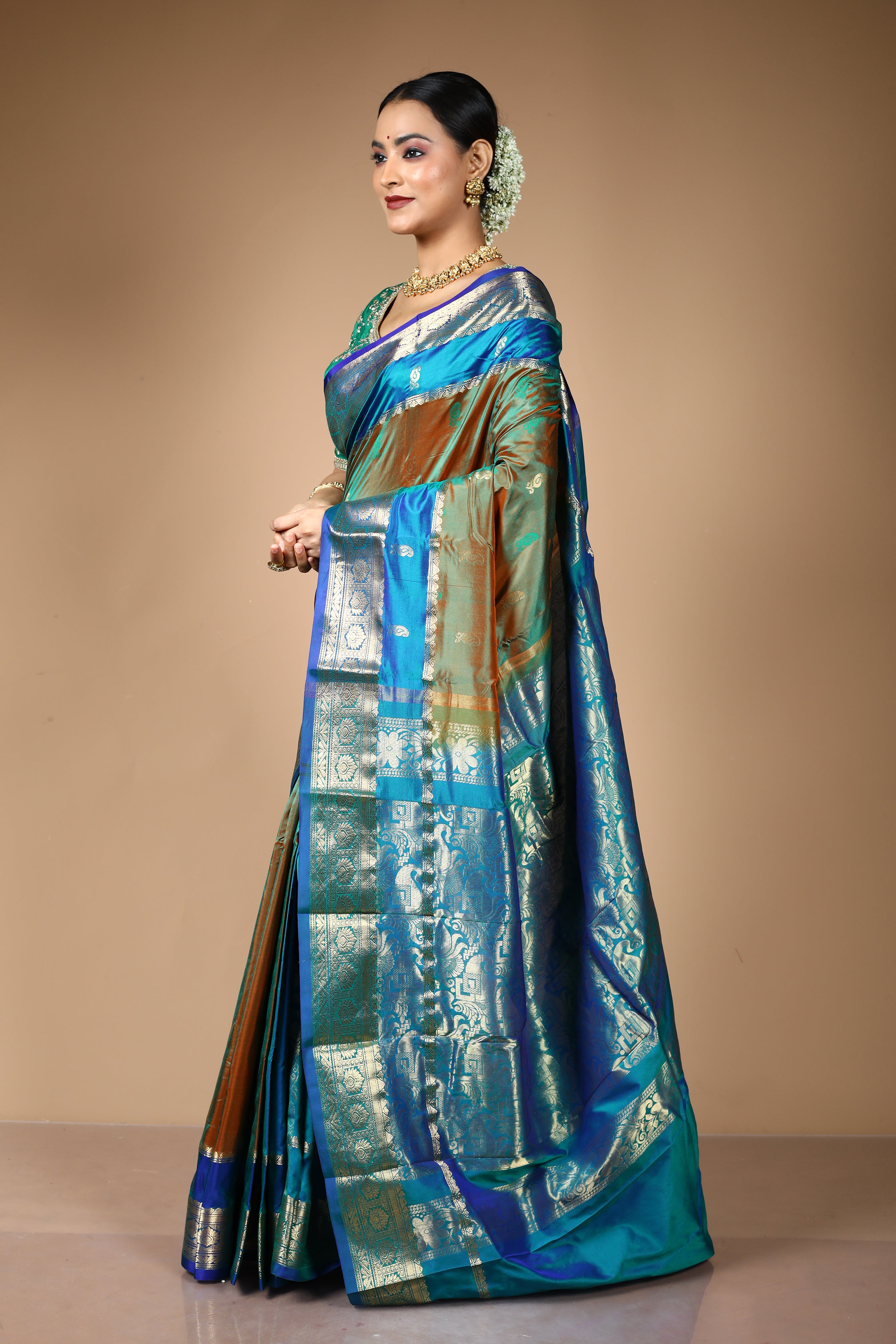 Dual Tone Green Kanjivaram Silk Saree