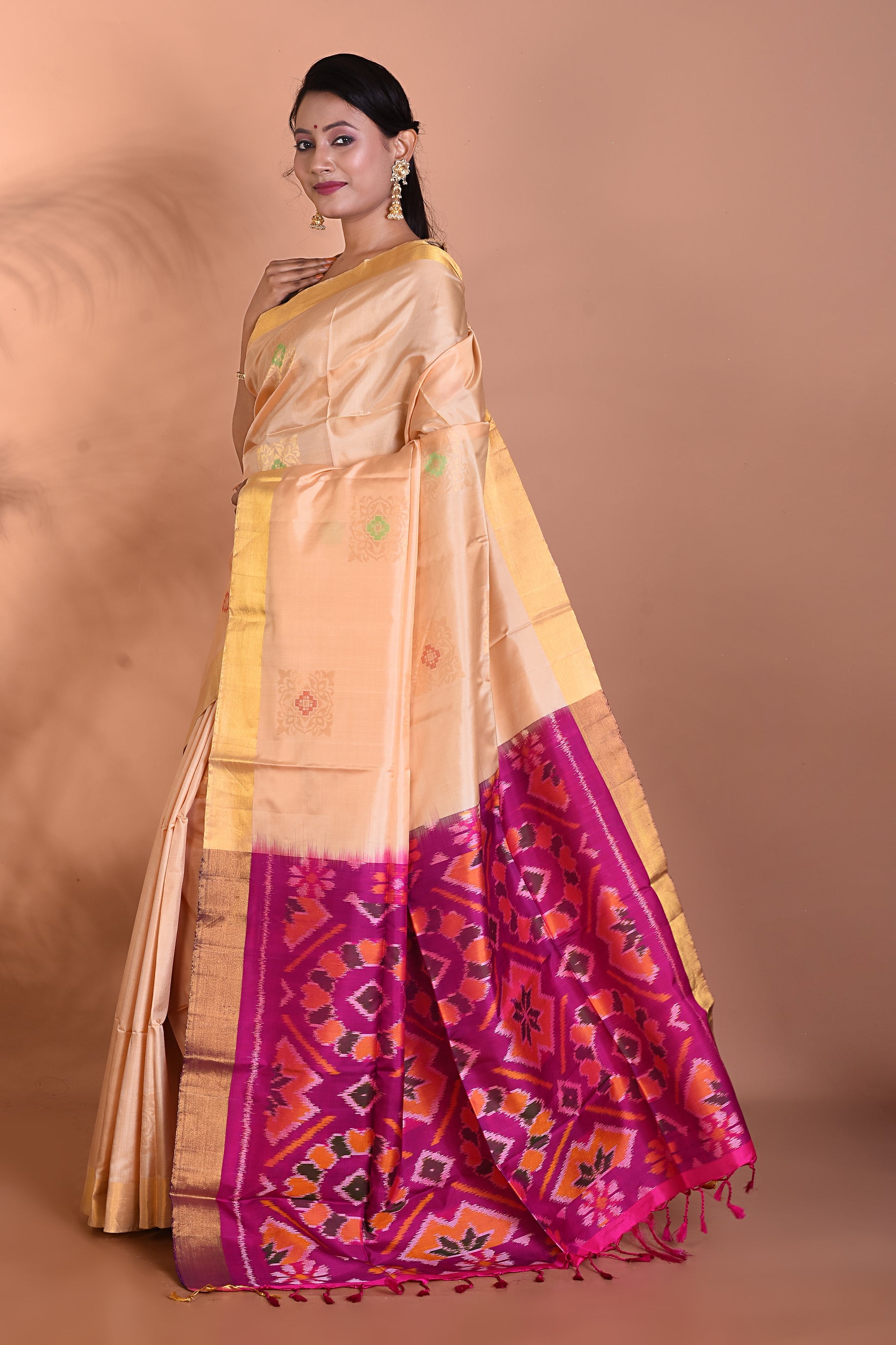 Beautiful Pure Offwhite Ikkat Silk Saree - Keya Seth Exclusive