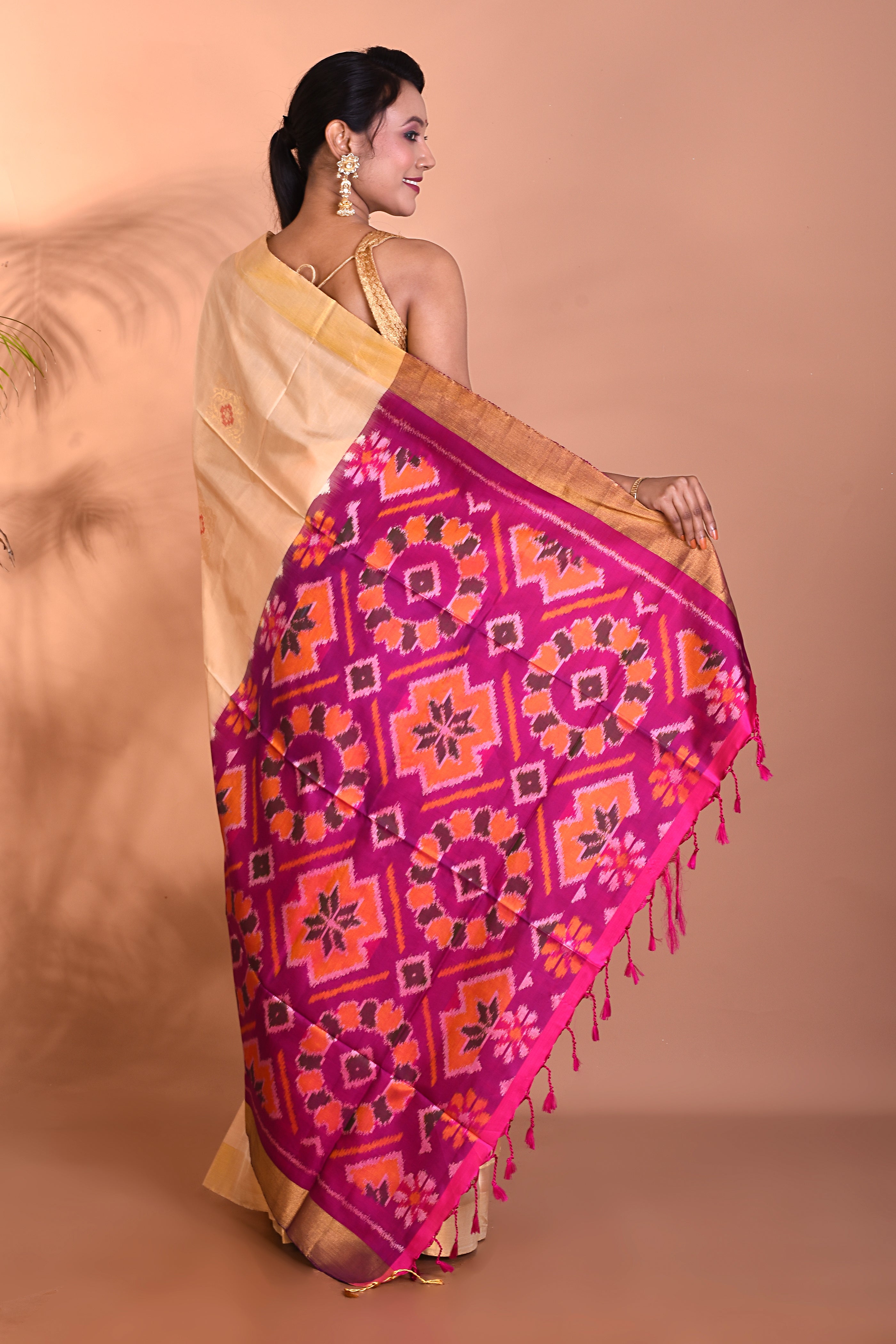 Beautiful Pure Offwhite Ikkat Silk Saree - Keya Seth Exclusive