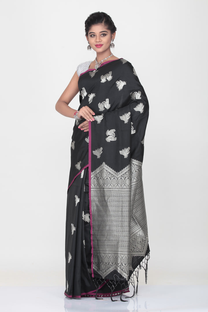 BLACK COLOUR LIGHT WEIGT SILK SAREE WITH HIGHLIGHTED SILVER MOTIF AND PALLU